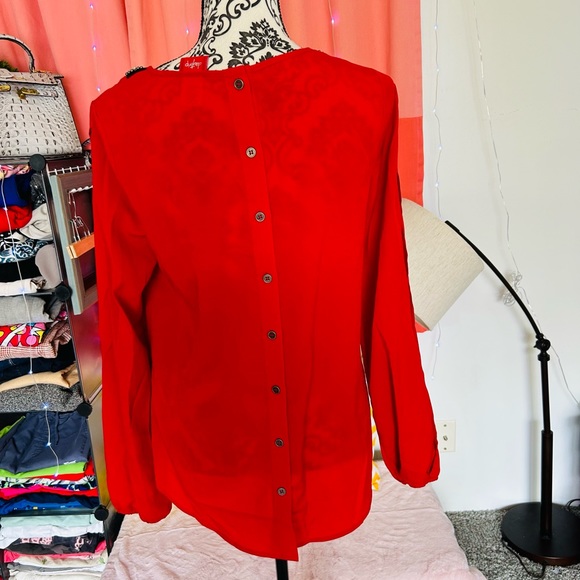 Daytrip Women’s Red Cut Out Sleeve Beaded Neck Button Up Back Blouse S - Picture 4 of 11